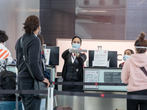 Despite Omicron, 740,000+ Canadians flew internationally in December