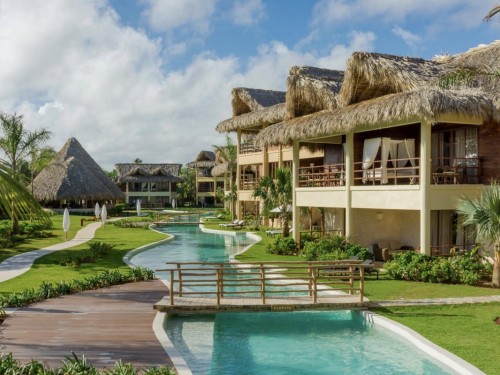 AMR Collection announces director of sales appointments in DR & Colombia