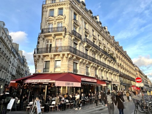 France drops COVID-19 testing rule for vaccinated travellers