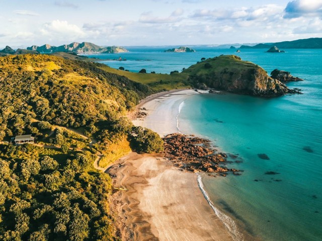 New Zealand lifts restrictions sooner, vaccinated Canadians can return in May