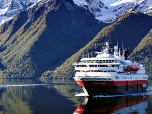 Hurtigruten Norwegian Coastal Express plans first emission free ship by 2030