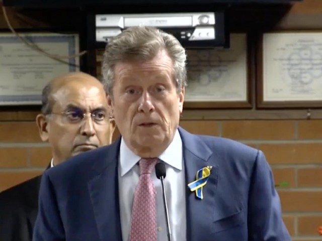 Delays at Pearson airport are “not acceptable,” says Toronto mayor