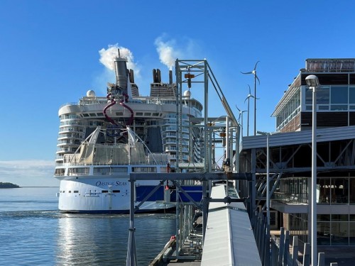 Oasis of the Seas, world’s 4th-largest cruise ship, turns heads in Halifax