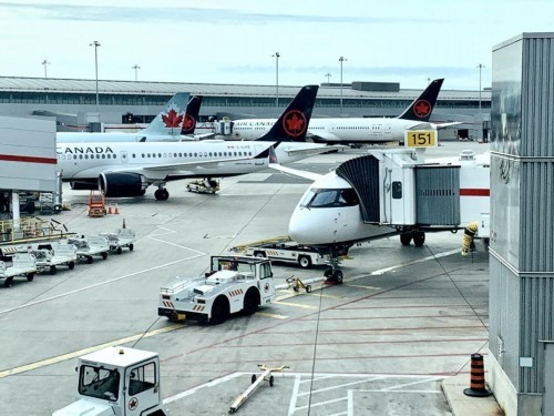 Air Canada cancels almost 10% of Toronto flights as YYZ faces staffing shortage, passenger surge