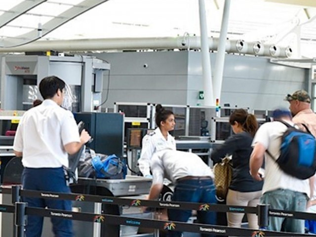 Airport screening officers wear jeans to protest “disrespect” from Ottawa