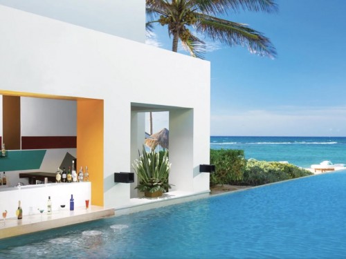 AMR Collection announces new directors of sales at two Mexico resorts