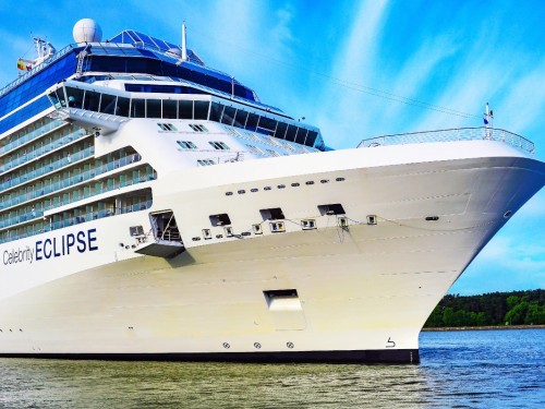 Celebrity's Eclipse passengers "stranded" by tugboat strike in Vancouver