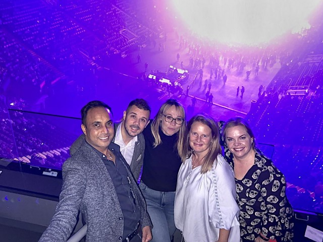 “We’re big fans”: Canadian & British travel pros rock out at Gorillaz concert in T.O.