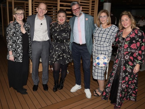 Kelly Clarkson & NCL celebrate teachers at Prima's Texas debut