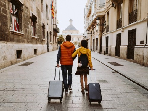 TV shows, 3-star hotels & stay-in meals driving Canadian travel habits: Expedia Group