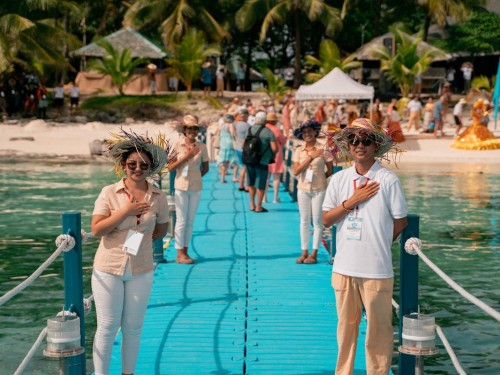 Silversea rents entire island in the Philippines for world cruise guests