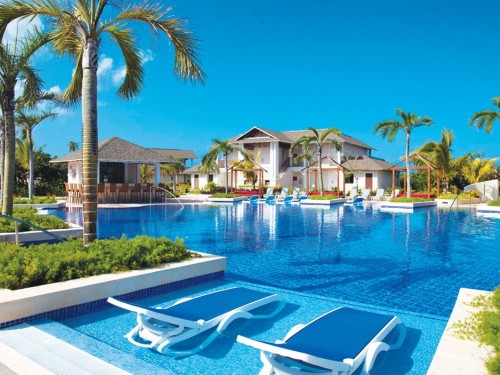 Sunwing applauds Blue Diamond & RIU for winning multiple awards