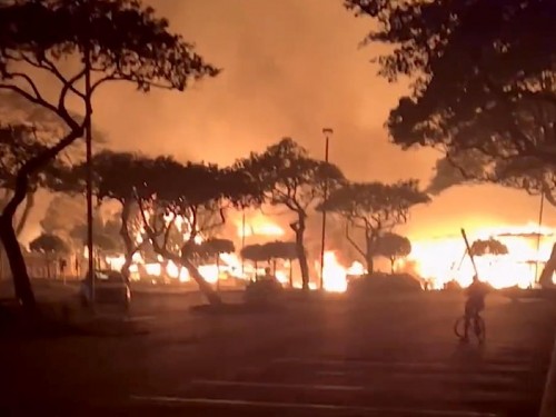 Hawaii fires: tourists relocated, historic Maui town “burnt to the ground”