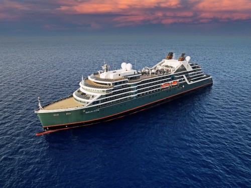 Seabourn Venture makes its way through the Northwest Passage