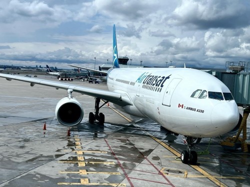 Possible Air Transat strike looms as flight attendants approve job action